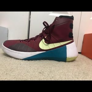 Basketball shoes